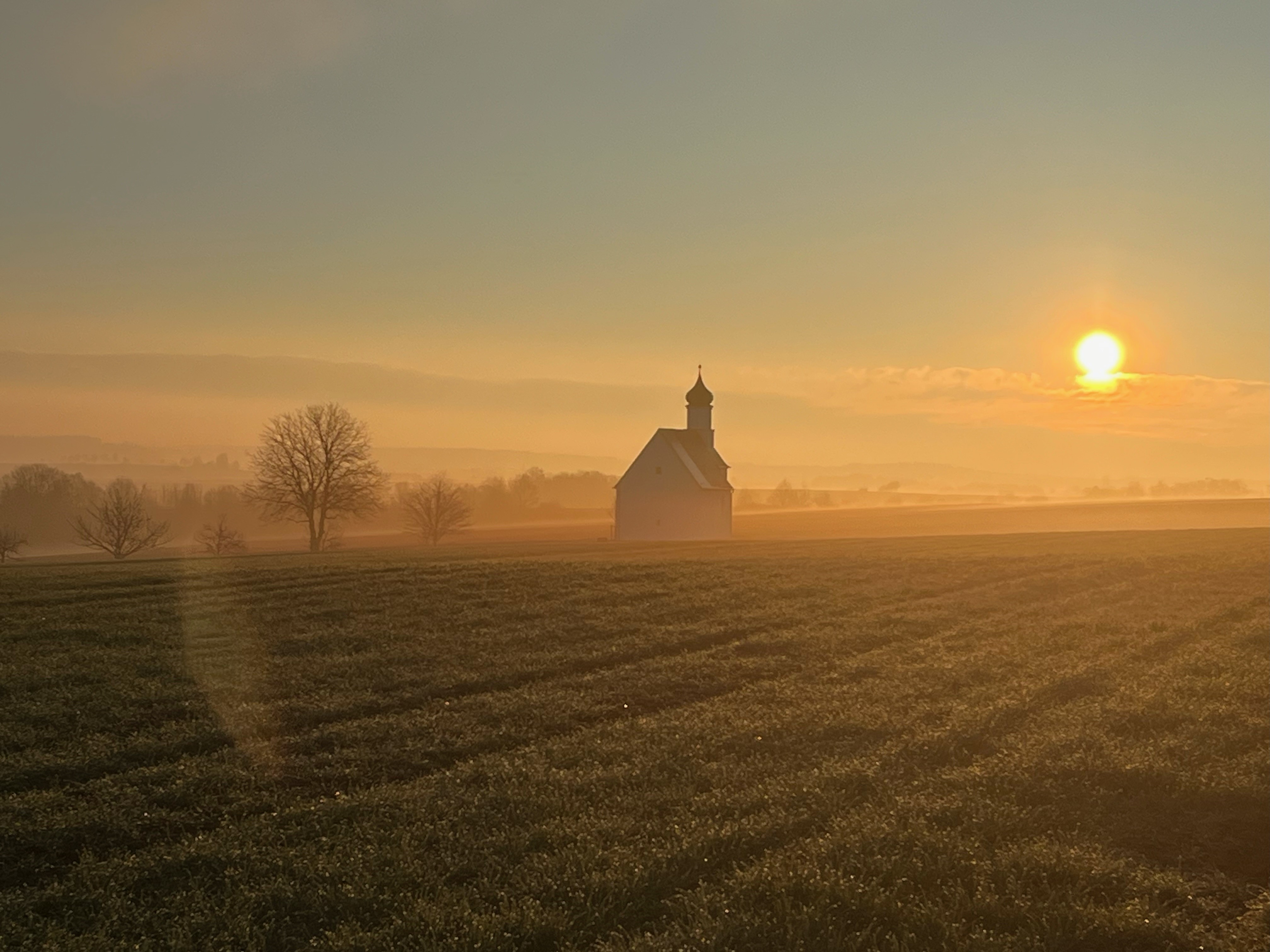 herbstlicher Sonnenaufgang an der Sebasti-Kapelle